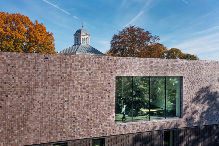 Музей Арнем / Benthem Crouwel Architects - Экстерьерная фотография, окна, кирпич, фасад