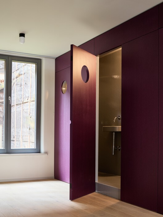Пассивный дом Werfstraat / Bovenbouw - Фотография интерьера, окна, двери, ванная комната