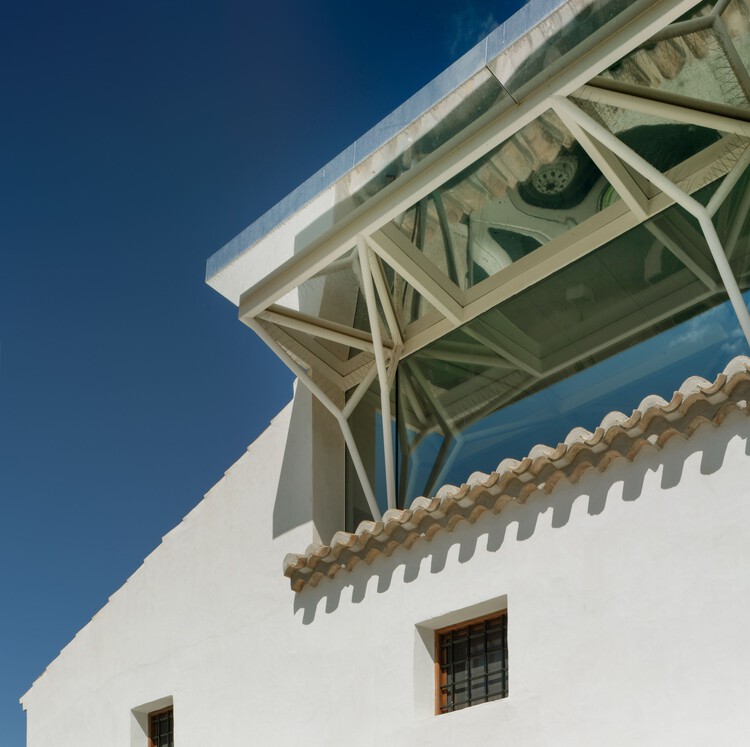 Винодельня Винья Елена / Santa-Cruz Arquitectura - Фотография экстерьера, окна, балка