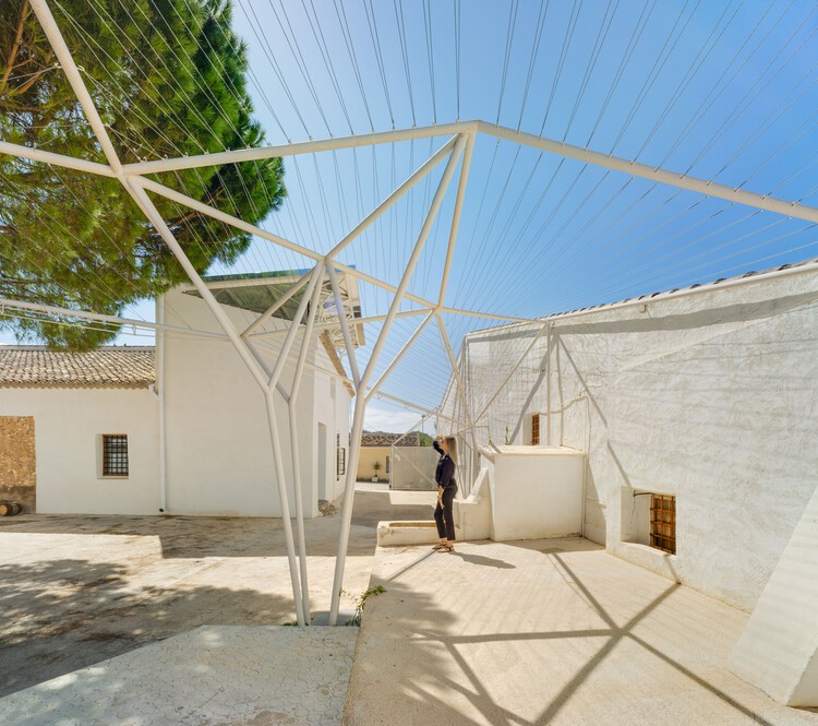 Винодельня Винья Елена / Santa-Cruz Arquitectura - Фотография экстерьера, окна