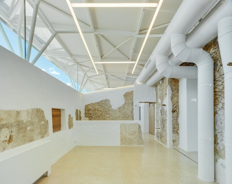 Винодельня Винья Елена / Santa-Cruz Arquitectura - Фотография интерьера, балка