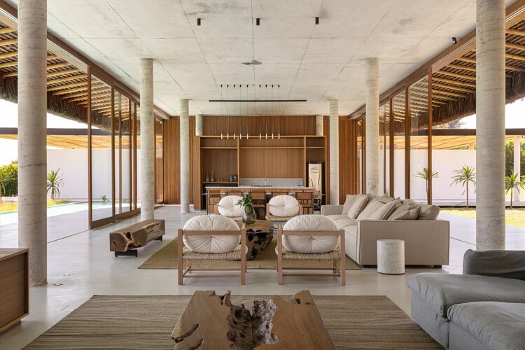 Project Three 6 2 / Debaixo do Bloco Arquitetura - Фотография интерьера, гостиная, стул