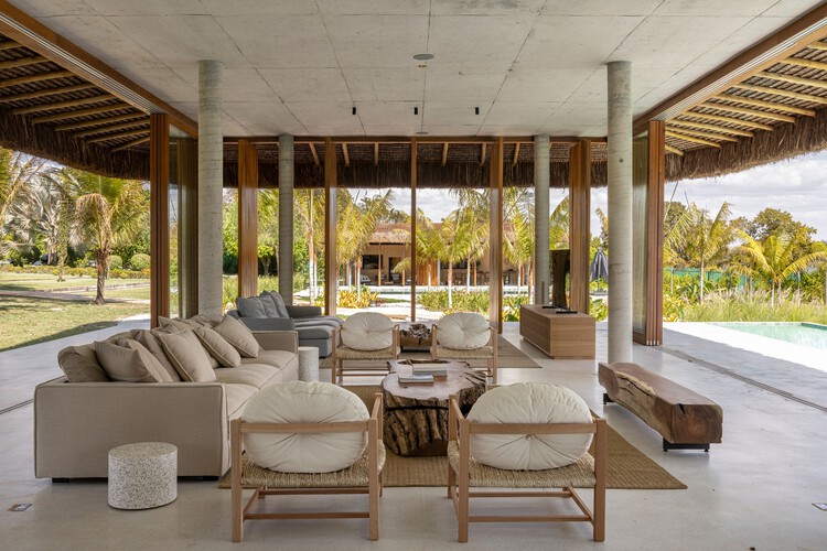 Project Three 6 2 / Debaixo do Bloco Arquitetura - Фотография интерьера, гостиная, стул