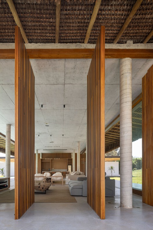 Project Three 6 2 / Debaixo do Bloco Arquitetura - Фотография интерьера, фасад, балка, колонна
