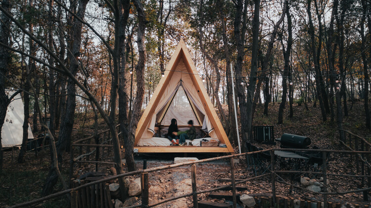 Ароматное озеро•Wiki World Natural Camp / Wiki World - Фотография экстерьера, Лес