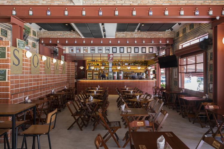 Bar Esquina do Souza / MARCOZERO Estudio - Фотография интерьера, Столовая, Стул, Стол