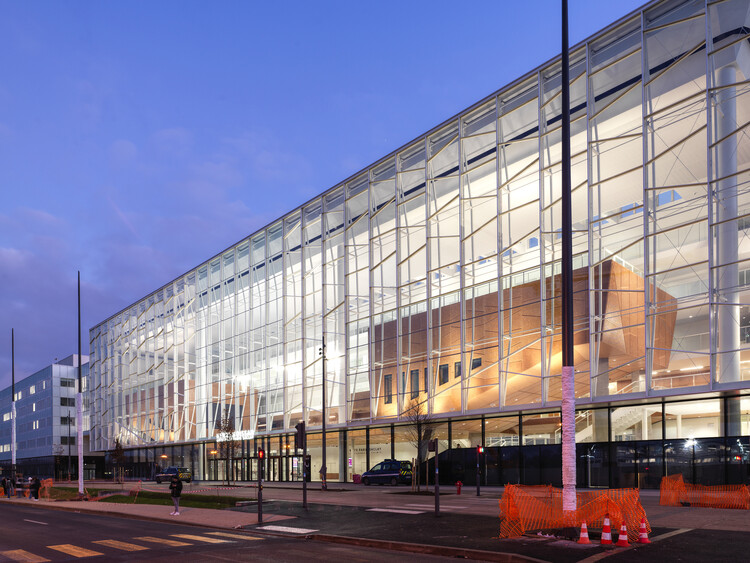 Центр биологии, фармации и химии Университета Париж-Сакле / Bernard Tschumi Architects + Groupe-6 Architects - Экстерьерная фотография, окна, фасад