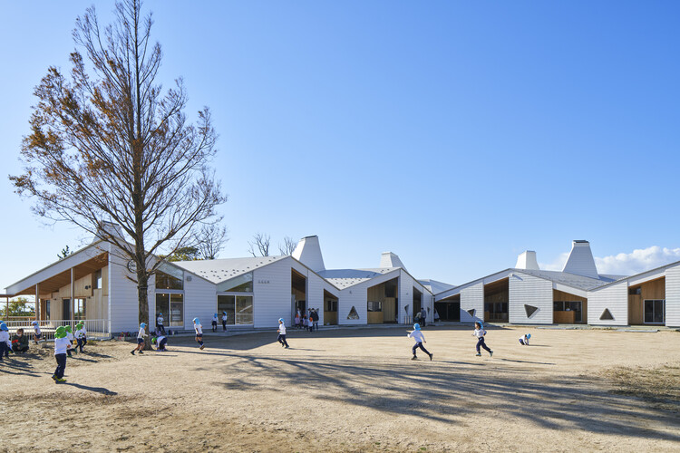 Детский сад YNS Ямайкараси / Takeru Shoji Architects — фотография экстерьера, окна
