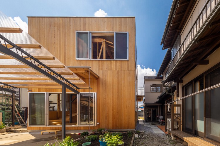 Дом отца и сына / Unemori Architects - Экстерьерная фотография, окна, фасад