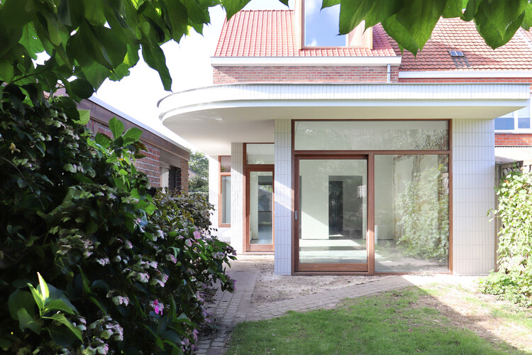 Дом SC / Wim Heylen Architect - Фотография экстерьера, окна, двери, фасад, сад