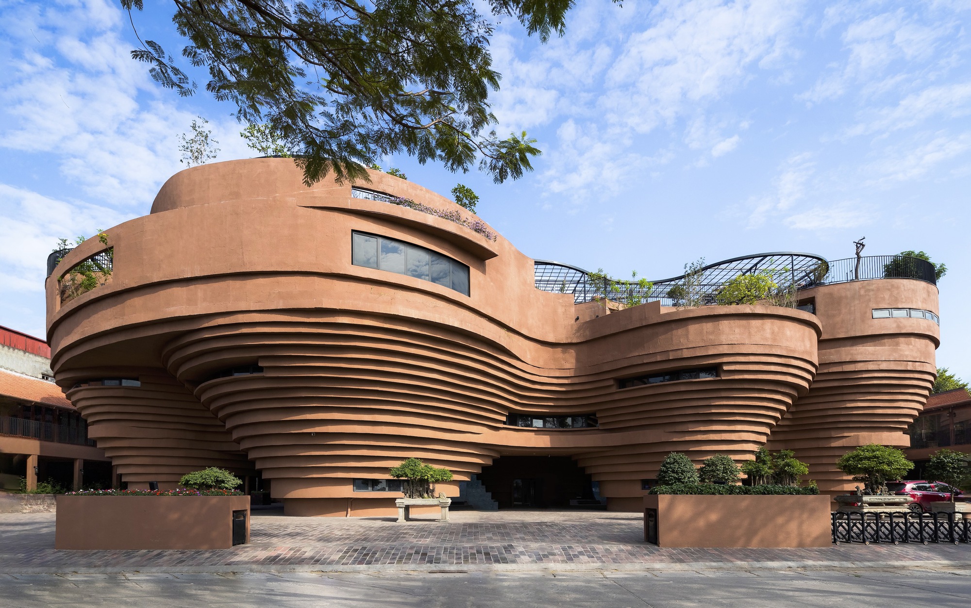 Керамический общественный дом Бат Транг / 1+1>2 Architects