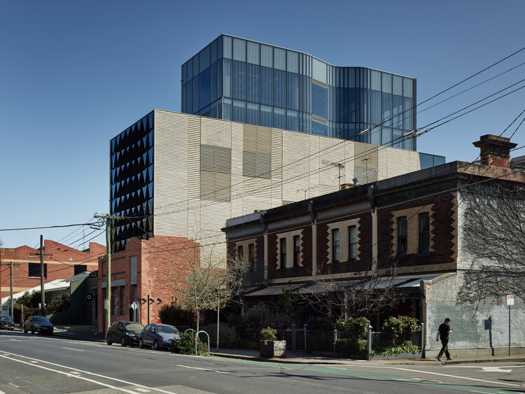 Офисное здание Zero Gipps / SJB — фотография экстерьера, окна, фасад