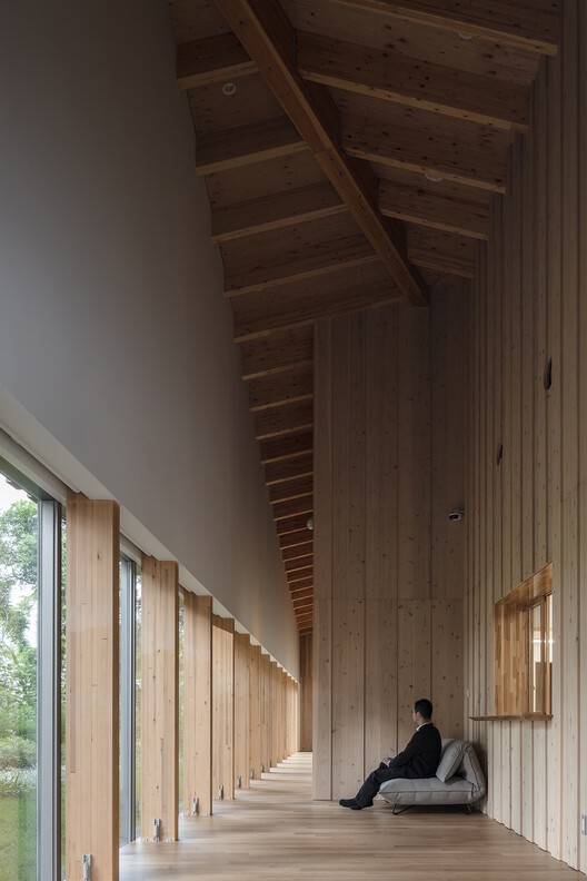 Оздоровительный центр KANEKA / Kengo Kuma & Associates + TAISEI DESIGN Planners Architects & Engineers - Фотография интерьера, балка