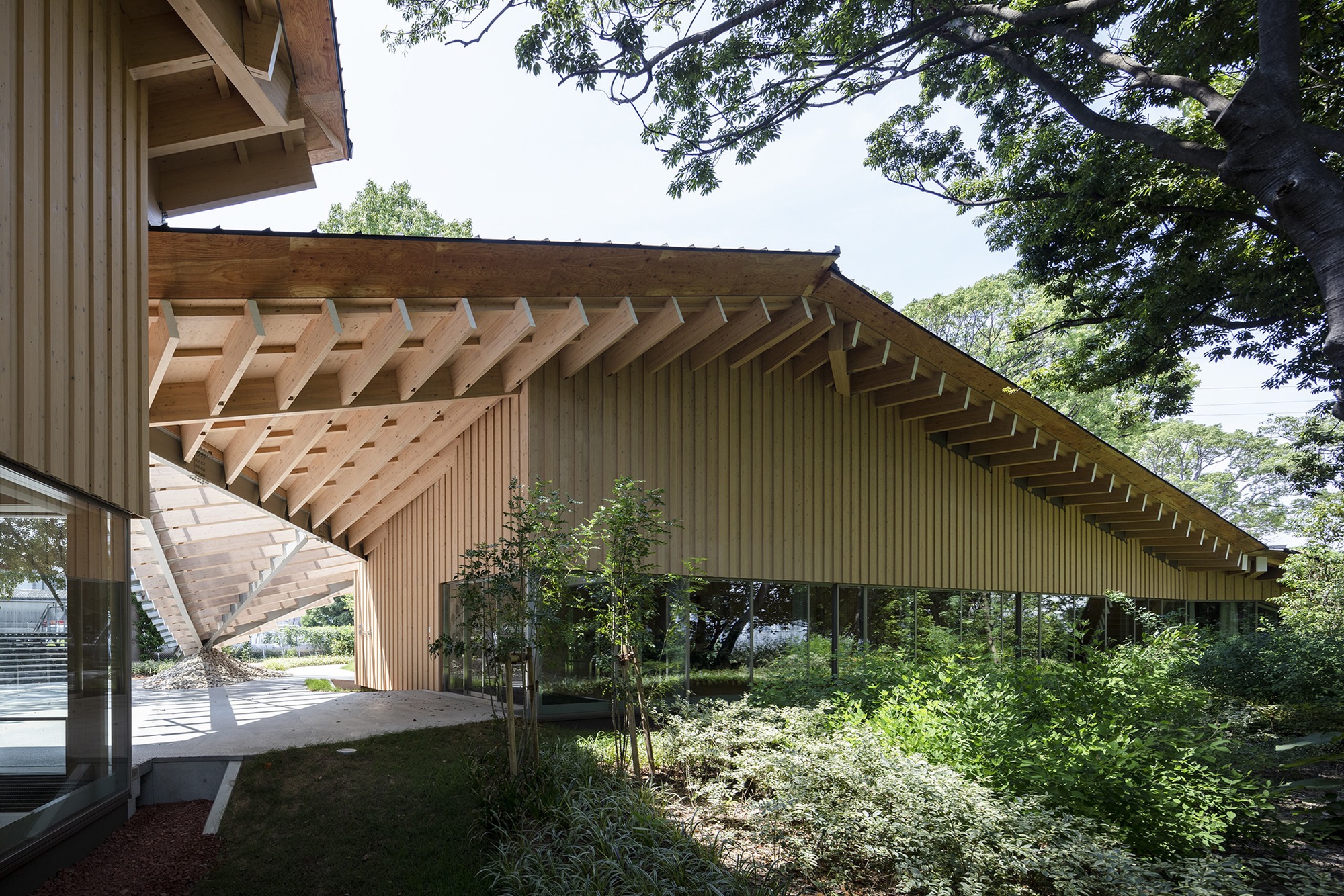 Оздоровительный центр KANEKA / Kengo Kuma & Associates + TAISEI DESIGN Planners Architects & Engineers