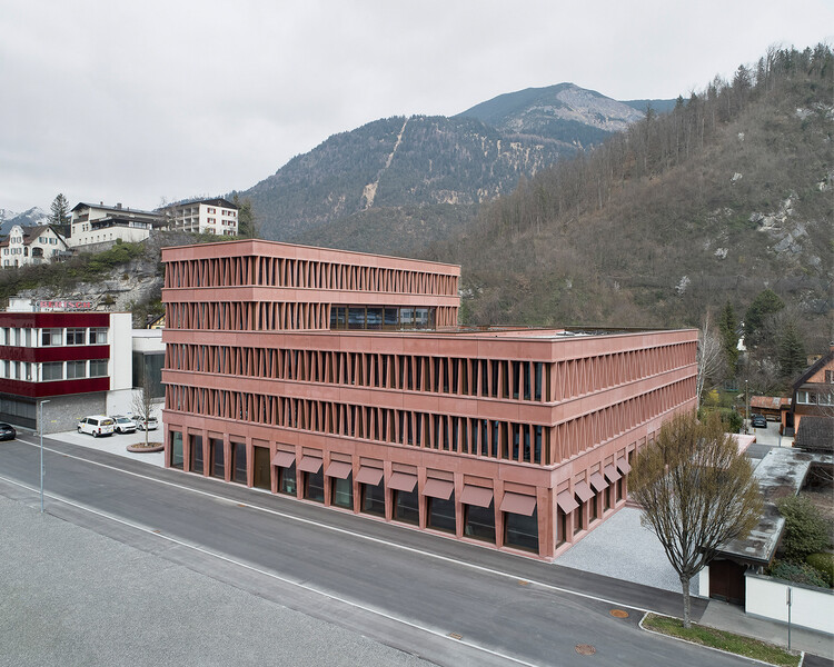 Штаб-квартира Jägerbau / Innauer-Matt Architekten - Фотография экстерьера, окна