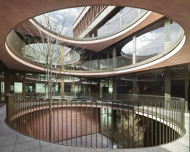 Штаб-квартира Jägerbau / Innauer-Matt Architekten - Фотография интерьера, перила