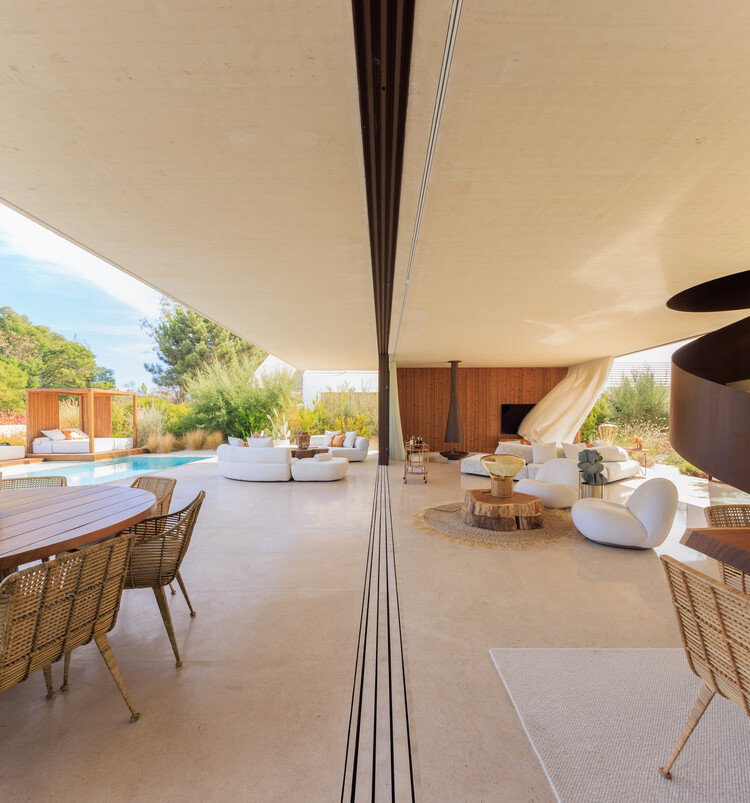 Comporta 107 House / dEMM Arquitectura - Фотография интерьера, Столовая, Стол, Стул, Терраса, Патио