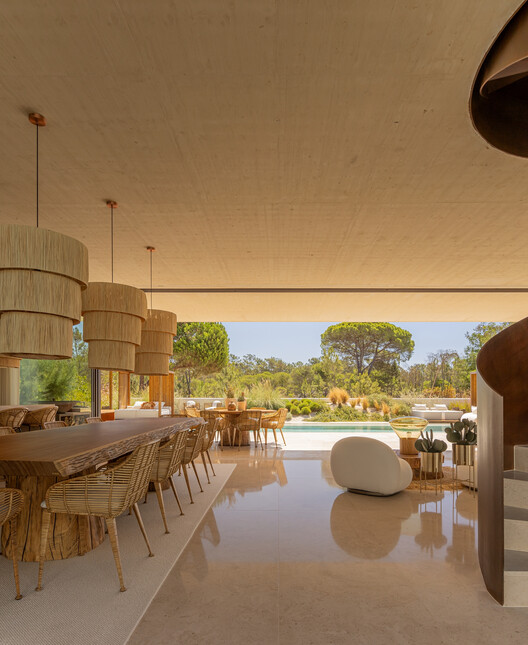 Comporta 107 House / dEMM Arquitectura - Фотография интерьера, Столовая, Стол, Стул