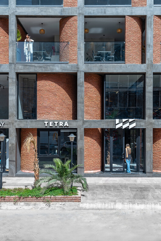 Tetra Food Hall / Студия дизайна OJAN - Фотография интерьера, фасад, кирпич