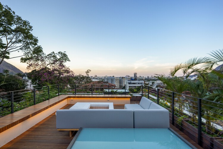 Дом IS 100 / Sergio Conde Caldas Arquitetura + Miguel Pinto Guimarães Arquitetos Associados - Экстерьерная фотография