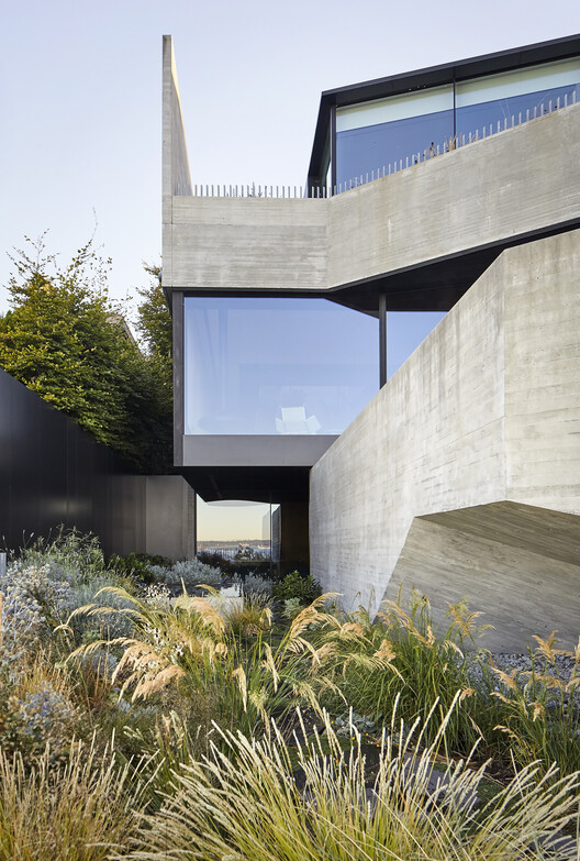 Liminal House / Современные дома Маклеод Бовелл - фотография экстерьера, фасад, сад
