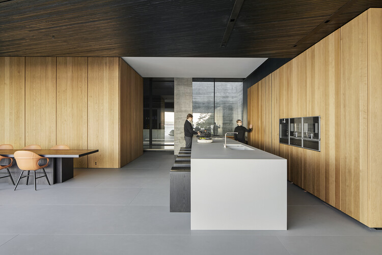 Liminal House / Современные дома Маклеод Бовелл - Фотография интерьера, кухня