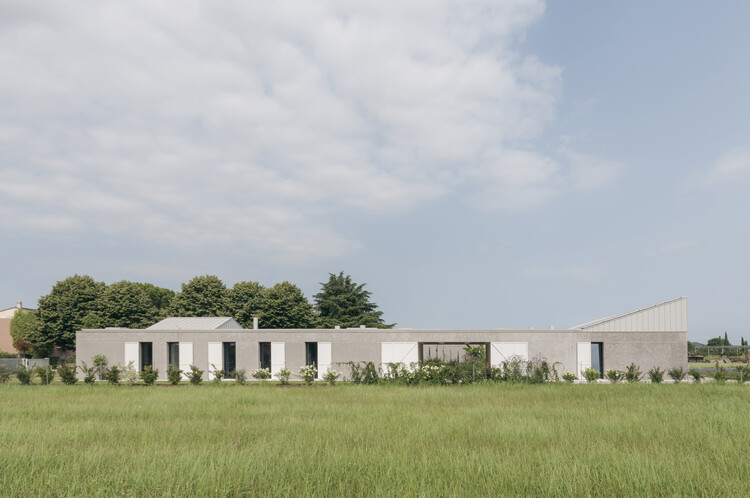 Дом Долор и Глория / Alberto Pizzoli Architetto - Фотография экстерьера, окна
