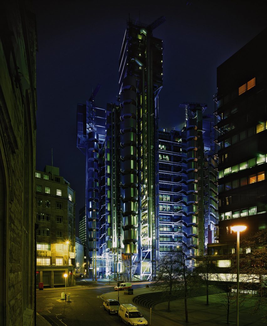 Здание Ллойда в Лондоне от компании Richard Rogers and Partners (ныне Rogers Stirk Harbour + Partners)