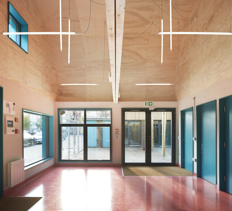 Angel Yard / Jan Kattein Architects - Фотография интерьера, балка