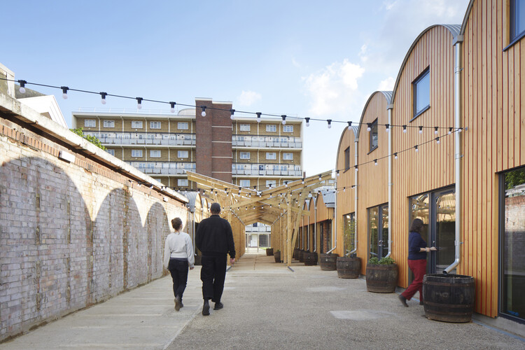 Angel Yard / Jan Kattein Architects - Экстерьерная фотография, окна, фасад