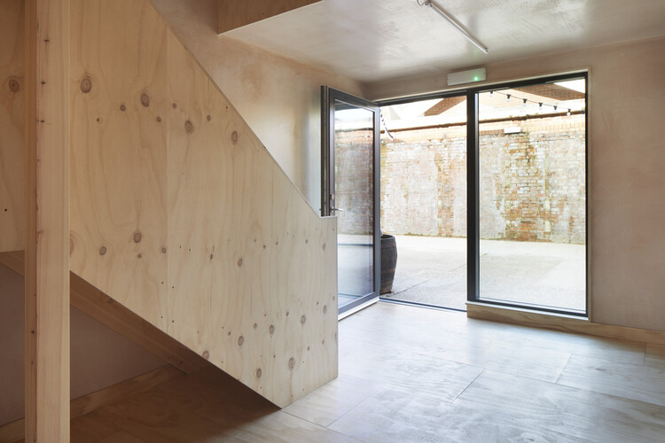 Angel Yard / Jan Kattein Architects - Фотография интерьера, балка