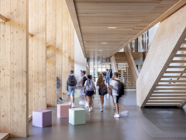 Школа Ban de Vagney / Tectoniques Architects + SQUAD Architects - Фотография интерьера, лестницы