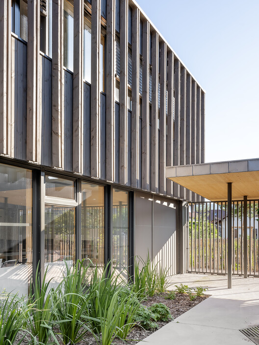 Школа Ban de Vagney / Tectoniques Architects + SQUAD Architectes - Фотография экстерьера, фасад, окна