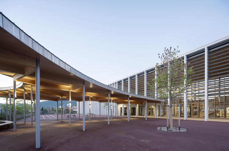 Школа Ban de Vagney / Tectoniques Architects + SQUAD Architects - Экстерьерная фотография, фасад