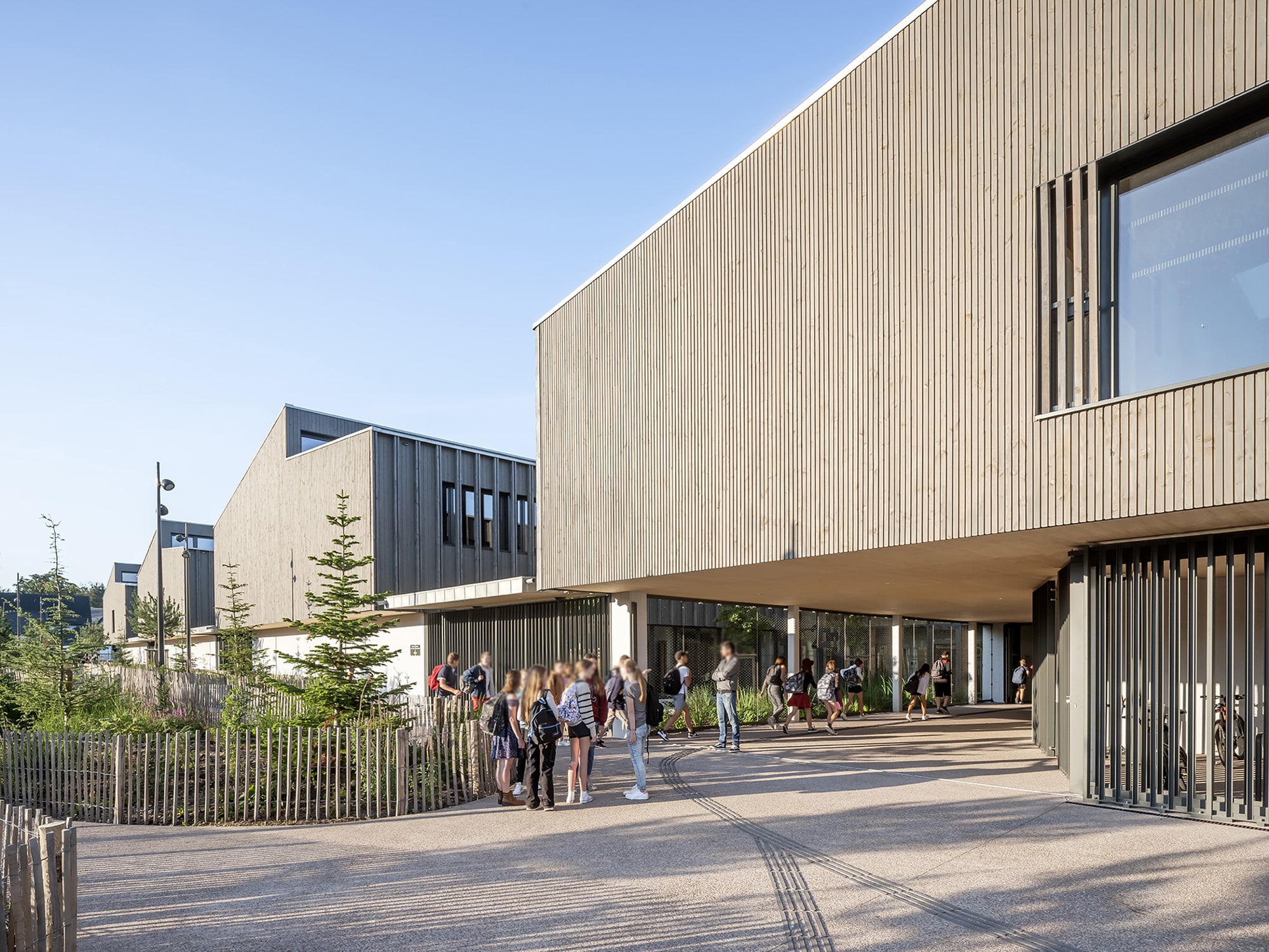 Школа Бан де Ваньи / Tectoniques Architects + SQUAD Architectes