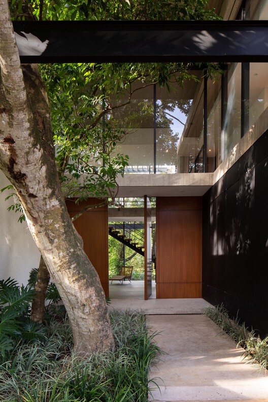 Floresta House / DB Estudio de Arquitectura - Фотография экстерьера, двор