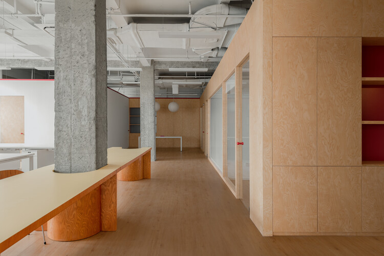 Tagi.Office / Woodo Studio - Фотография интерьера, Стол