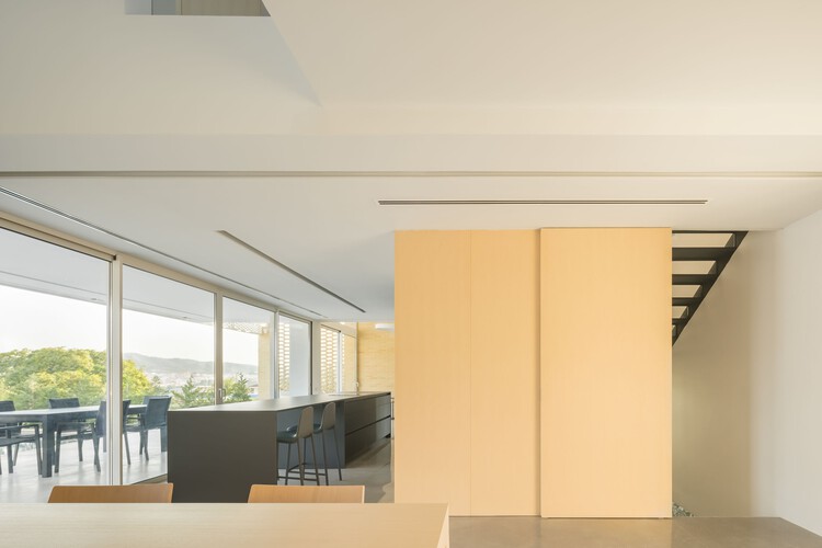 House Squared / Estudi La Caseta - Фотография интерьера, кухни, стула