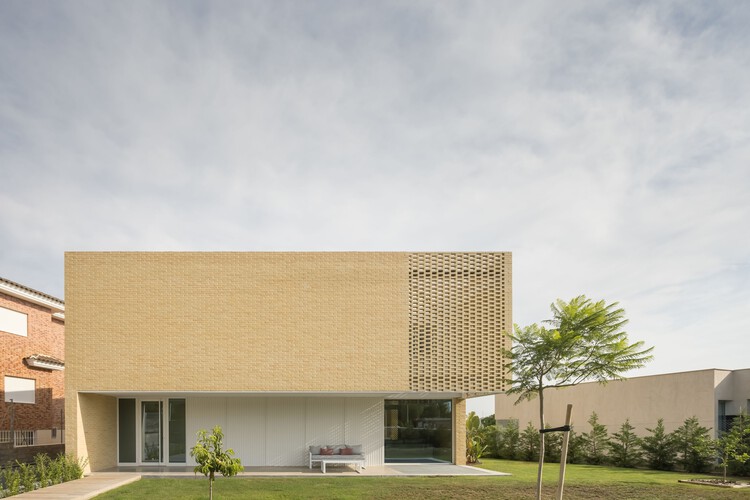 House Squared / Estudi La Caseta — фотография экстерьера
