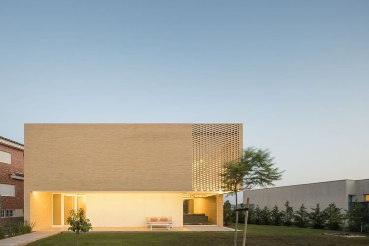 House Squared / Estudi La Caseta — фотография экстерьера