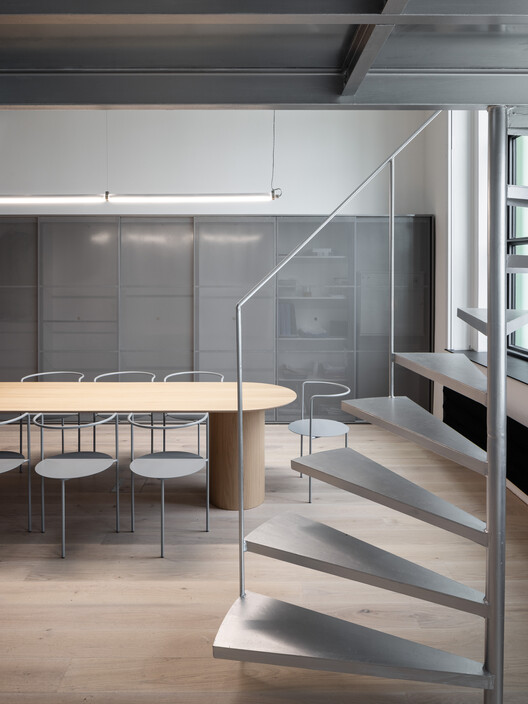 Офис BK II / Kuklica Smerek Architekti - Фотография интерьера, кухня, стол