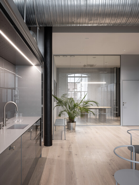 Офис BK II / Kuklica Smerek Architekti - Фотография интерьера, Раковина, Окна