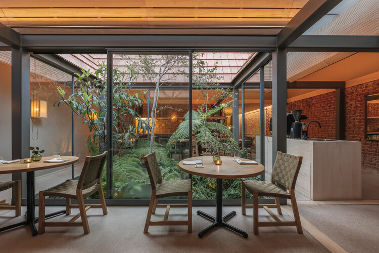 Ресторан AÚNA / MRD Arquitectos - Фотография интерьера, Столовая, Стол, Стул, Балка