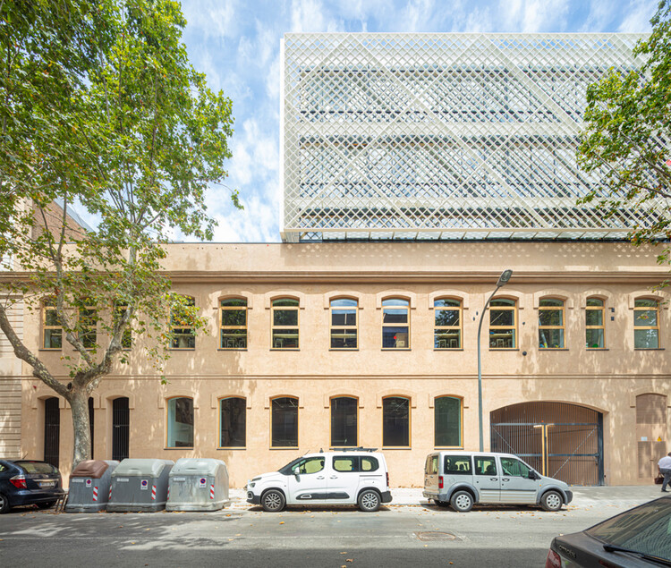 Офисы KNEM / b720 Fermín Vázquez Arquitectos - Фотография экстерьера, окна, фасад