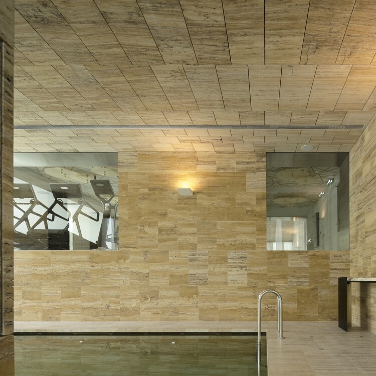Здание Castilho 203 / ARX Португалия - Фотография Экстерьера, Кирпич, Балка