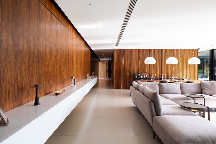 Salatino House / Sommet - Фотография интерьера, гостиная, стол, стул