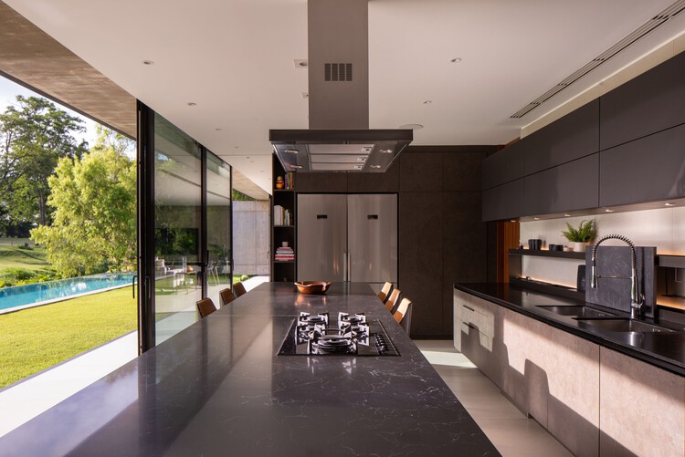 Salatino House / Sommet - Фотография интерьера, кухня, стол, столешница, стул