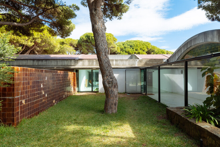 Casa Gomis Антонио Бонета и современная архитектура в Каталонии сквозь призму Арнау Ровиры — Изображение 9 из 24