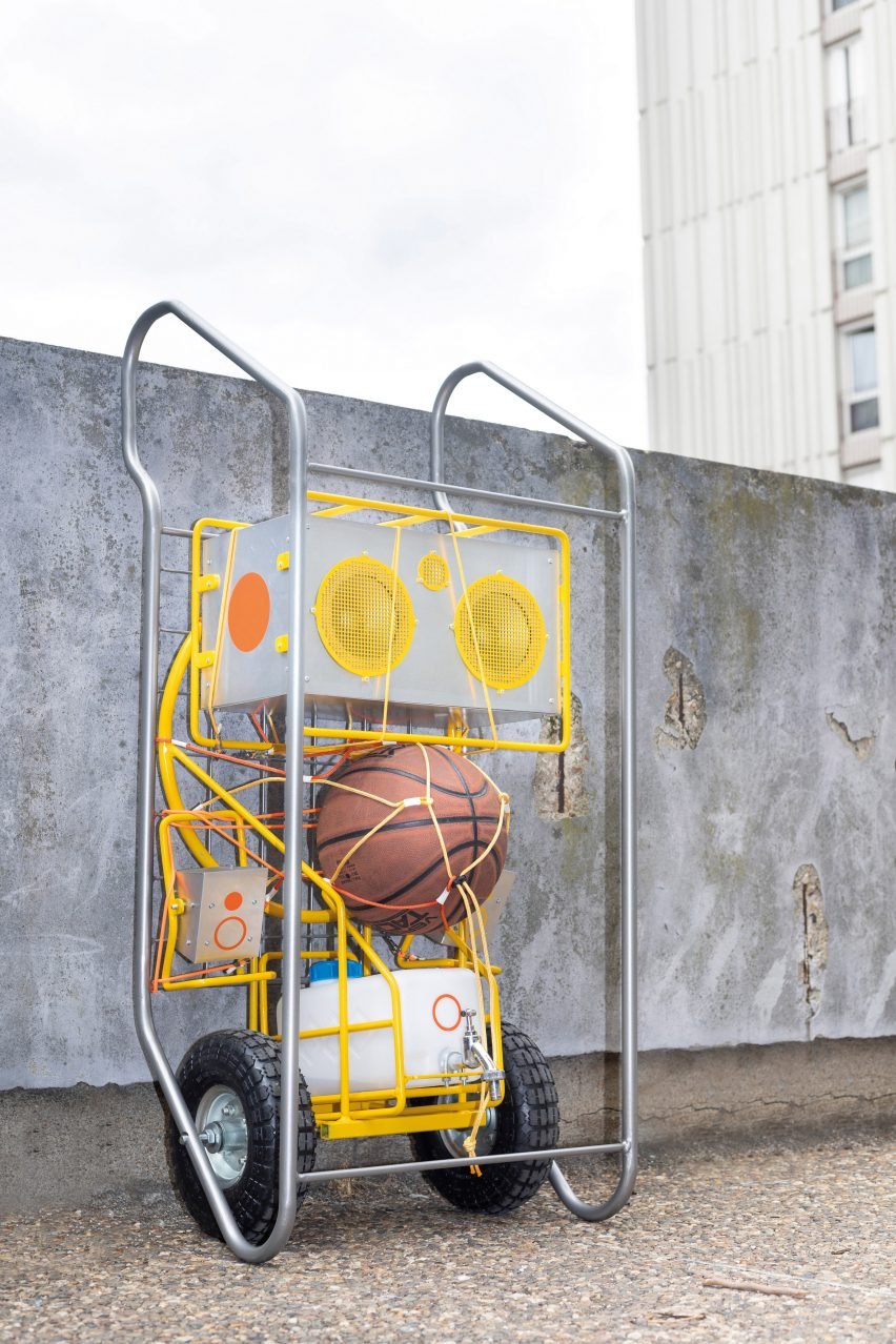 Портативная форма для стритбола The City Is A Playground от Эрика Трейларда