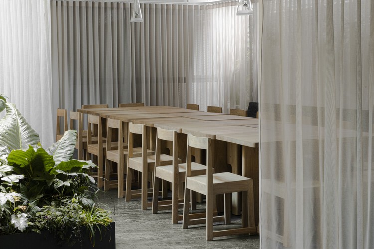 Casa Paladar Culinary Space / apda Ana Paula de Alba + IUA Ignacio Urquiza Arquitectos - Фотография интерьера, стол, стул